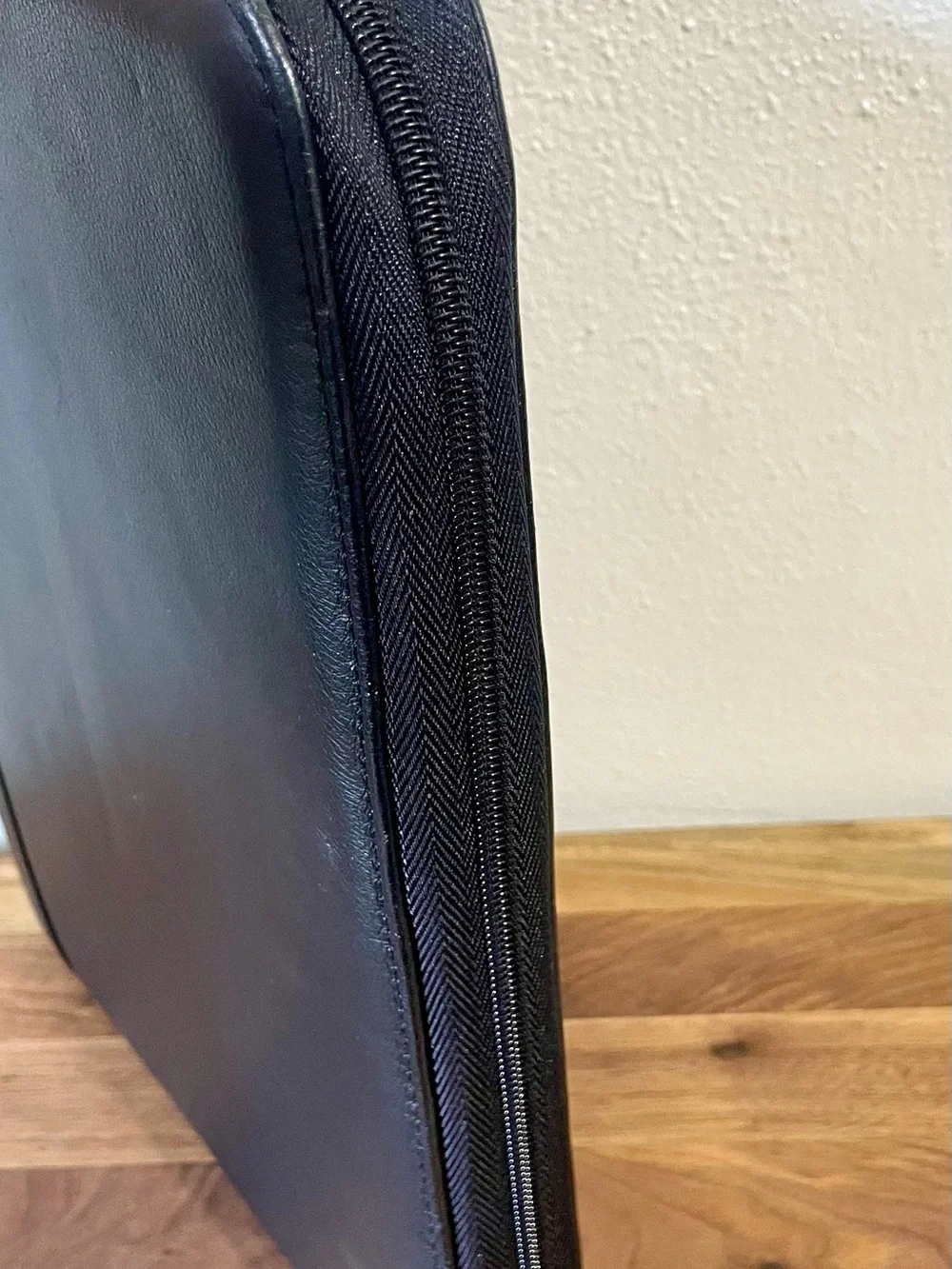 Day Timer Genuine Leather Zip Around Planner Organizer Binder Black Portfolio